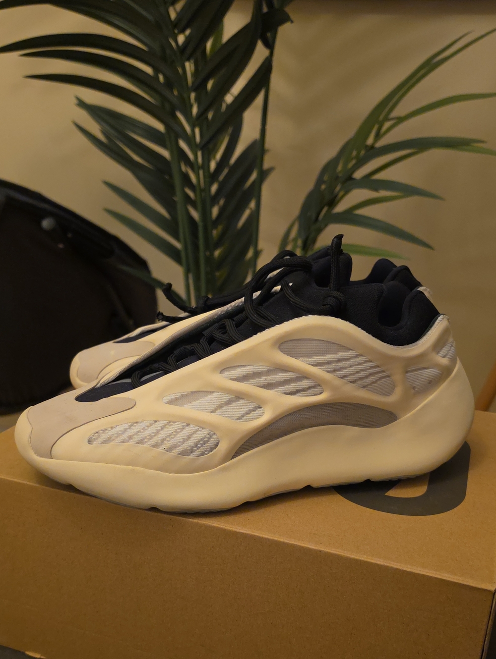 Adiddas yeezy 700 AZAEL